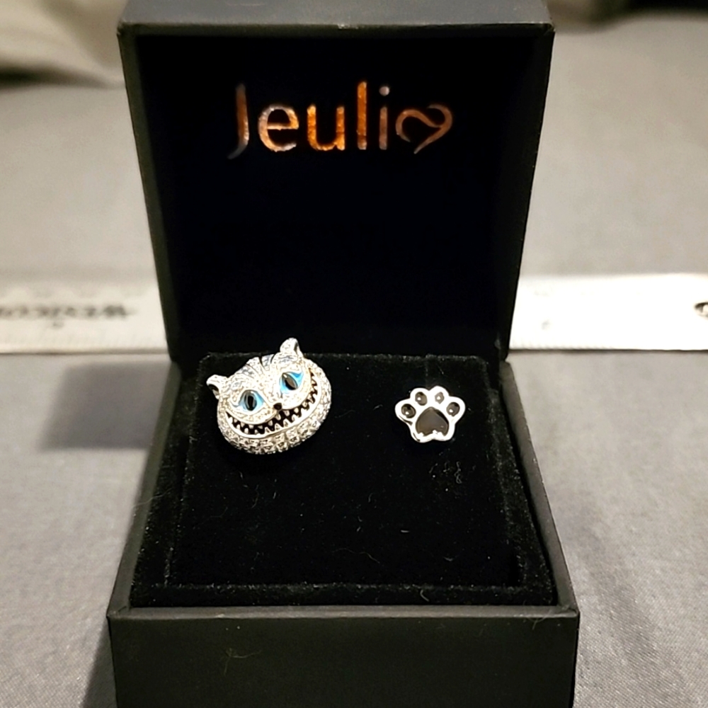 Jeulia Cheshire Cat Earrings